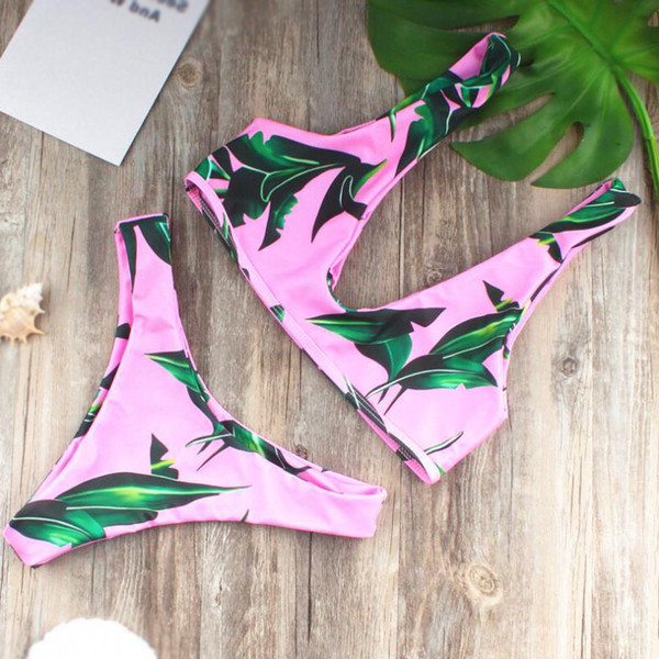 Costum de baie din doua piese pentru doamne in roz cu imprimeu floral