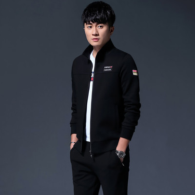 Ανδρικό αθλητικό σετ  με έγχρωμες εκτυπώσεις σε διάφορα χρώματα