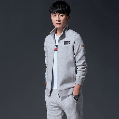 Ανδρικό αθλητικό σετ  με έγχρωμες εκτυπώσεις σε διάφορα χρώματα