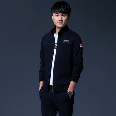 Ανδρικό αθλητικό σετ  με έγχρωμες εκτυπώσεις σε διάφορα χρώματα