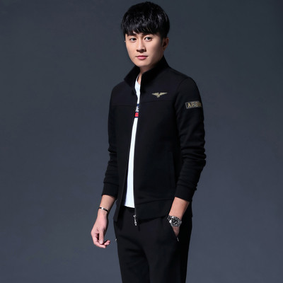 Ανδρικό αθλητικό σετ  με έγχρωμες εκτυπώσεις σε διάφορα χρώματα