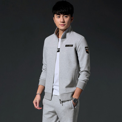 Ανδρικό αθλητικό σετ  με έγχρωμες εκτυπώσεις σε διάφορα χρώματα