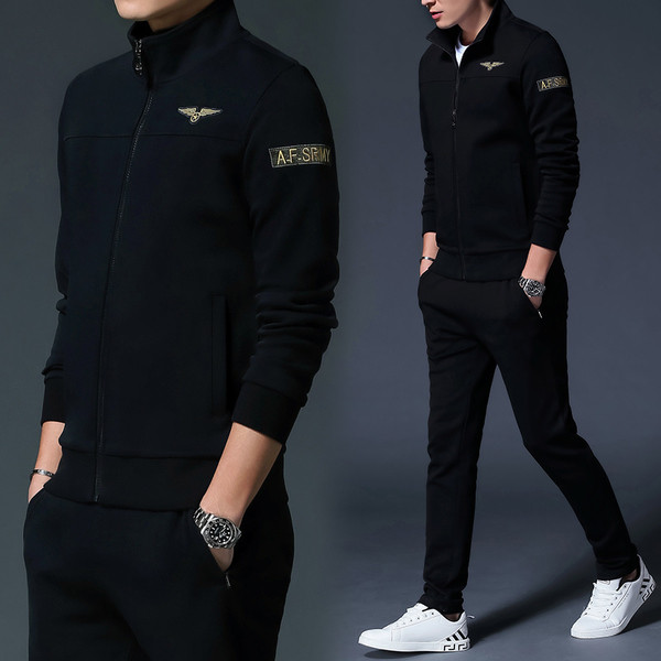 Ανδρικό αθλητικό σετ  με έγχρωμες εκτυπώσεις σε διάφορα χρώματα