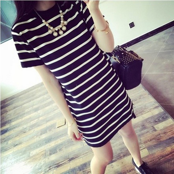 Καθημερινό φόρεμα με λωρίδες με κοντό μανίκι