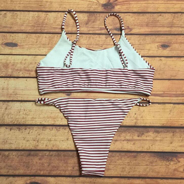 Női csíkos fürdőruha piros színben