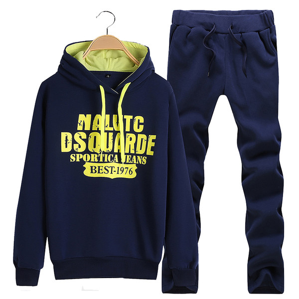 Férfi sportcsapat két részben, több modell többféle színben