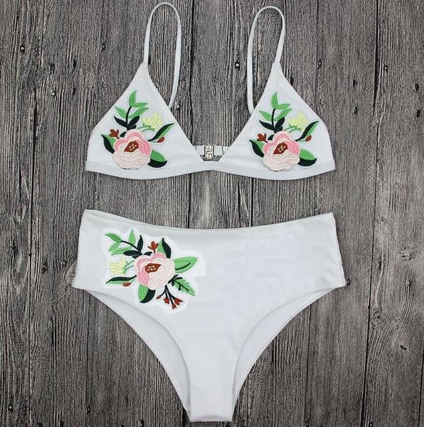 Costum de baie de dama modern din doua piese in doua modele cu motive florale si bikini cu talie inalta