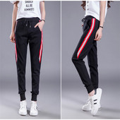 Női tréningruha zsebekkel és oldalpántokkal