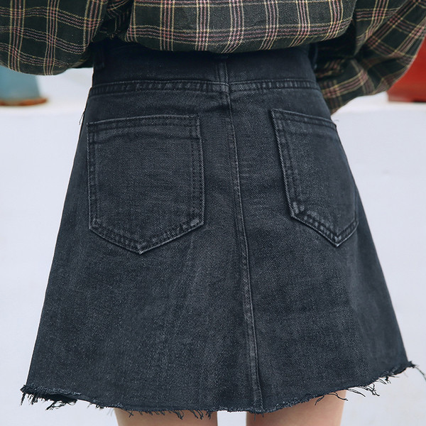 Γυναικείες φούστες με μπροστινές και πίσω τσέπες σε δύο χρώματα