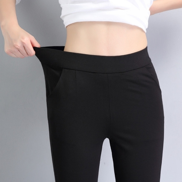 Női nyári nadrág 7/8 hosszban, csipkével