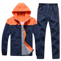 Ανδρικό αθλητικό σετ δύο τεμαχίων με έγχρωμη κουκούλα και παντελόνι σε τρία χρώματα