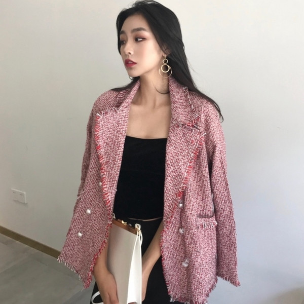 Nagyon különböző női kabát gyöngygombokkal - szakadt végekkel