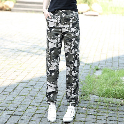 Γυναικεία αθλητικά παντελόνια με ελαστική μέση και καμουφλάζ χρώμα