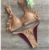 Costum de baie blând din două piese pentru doamne în dungi, cu volane