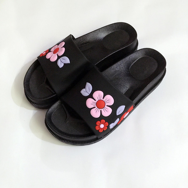 Papuci dama cu motive florale