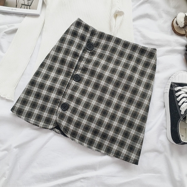 Γυνικεία φούστα και διακόσμηση κουμπιών σε δύο χρώματα