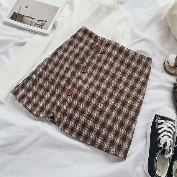 Γυνικεία φούστα και διακόσμηση κουμπιών σε δύο χρώματα