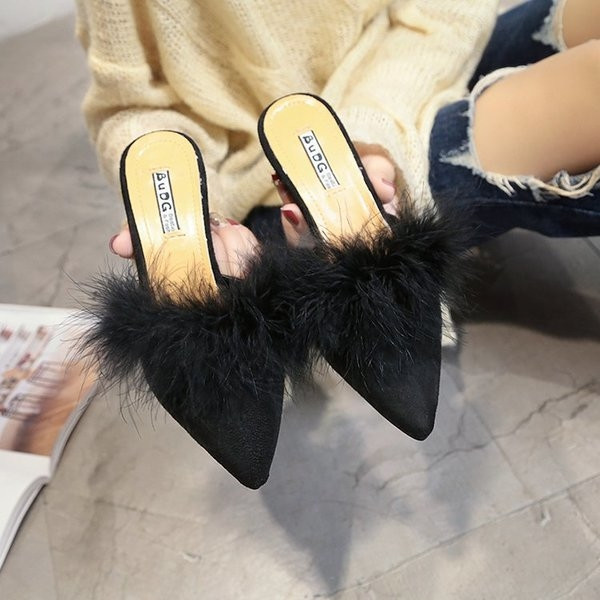 Modern női papucs lefelé zárt modell, alacsony sarkú cipővel több színben