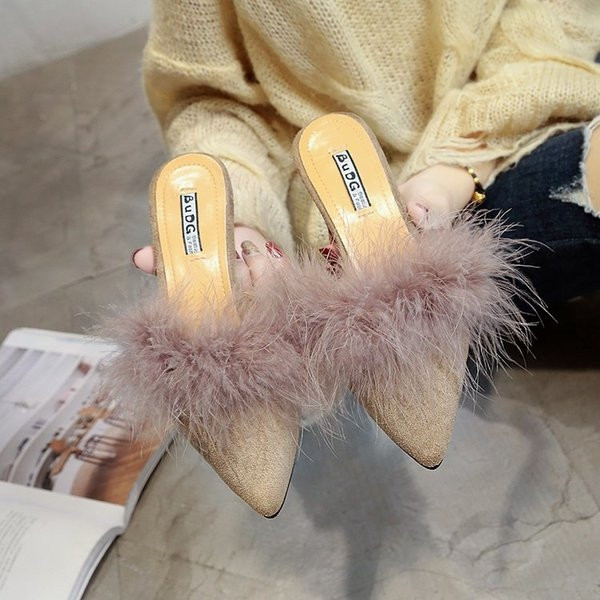 Modern női papucs lefelé zárt modell, alacsony sarkú cipővel több színben