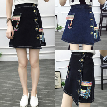 Fusta extravagantă din denim cu talie înaltă, cu aplicații și nasturi