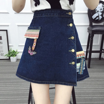 Fusta extravagantă din denim cu talie înaltă, cu aplicații și nasturi