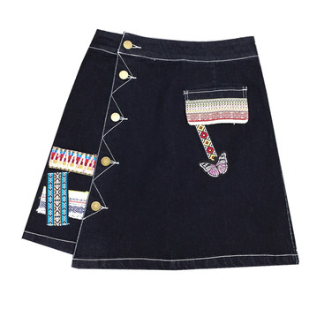 Fusta extravagantă din denim cu talie înaltă, cu aplicații și nasturi
