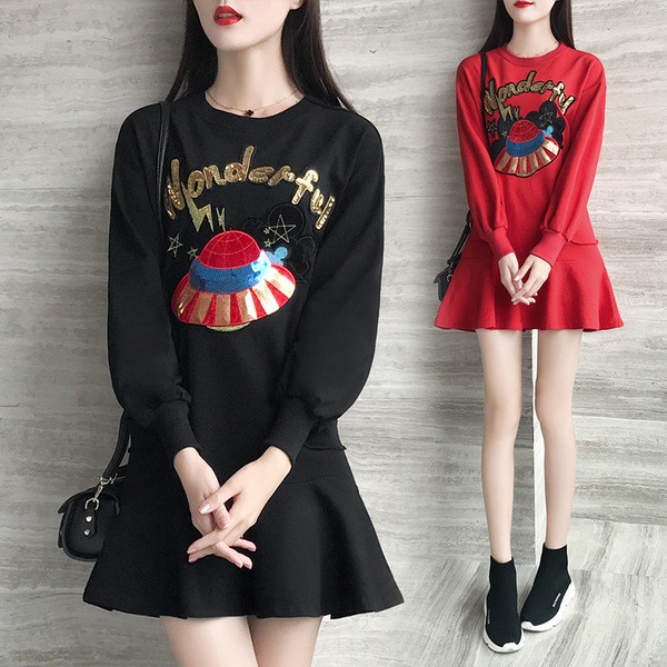 Άνοιξη σπορ-κομψό φόρεμα με τσέπες σε μαύρο και κόκκινο χρώμα