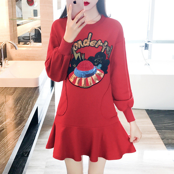 Άνοιξη σπορ-κομψό φόρεμα με τσέπες σε μαύρο και κόκκινο χρώμα