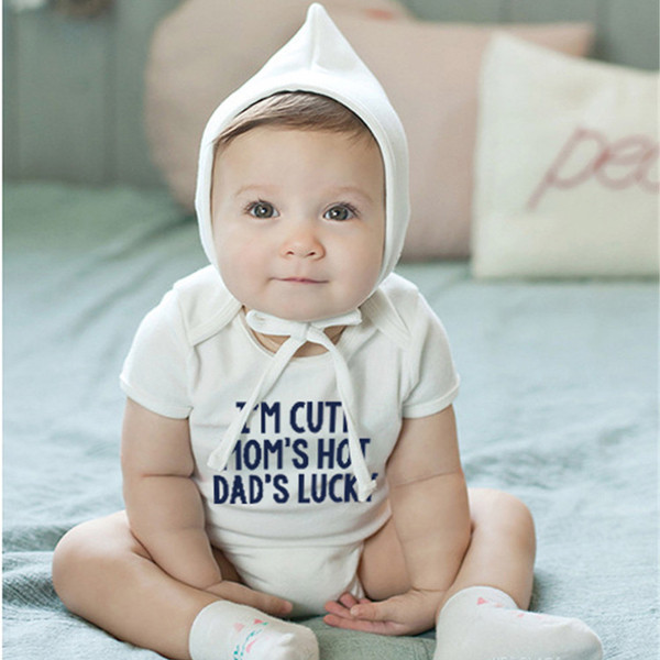 Salopetă confortabilă pentru bebeluși cu inscripție