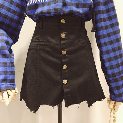 Γυναικεία  φούστα  με υψηλή μέση σε τρία χρώματα, διακοσμητικές τσέπες και κουμπιά