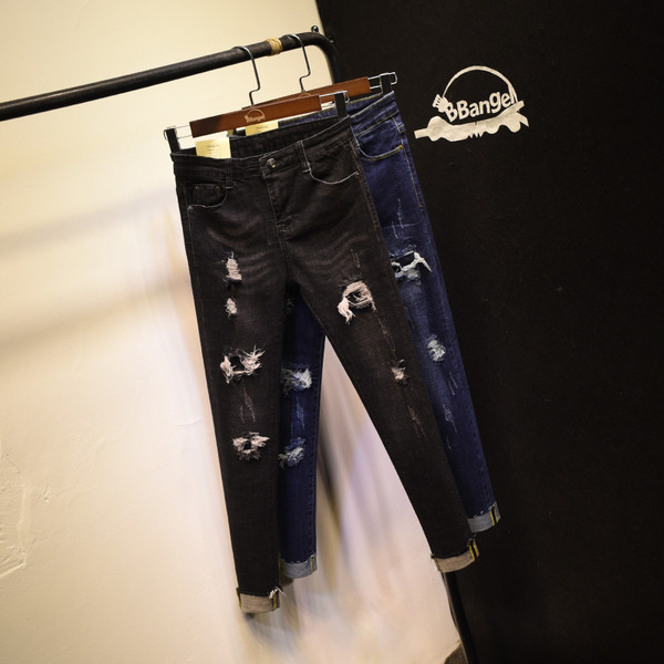 Blugi de dama sport si eleganti cu petice si tiv interesant in doua culori