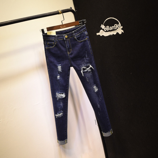 Blugi de dama sport si eleganti cu petice si tiv interesant in doua culori