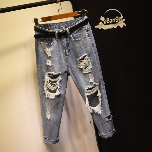 Blugi moderni de dama rupti, potriviti pentru utilizarea de zi cu zi in culoare deschisa