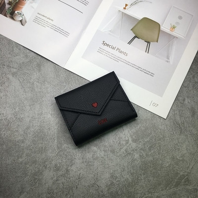 Portofel de dama elegant, cu o aplicatie mini inima si o inscriptionare in doua culori