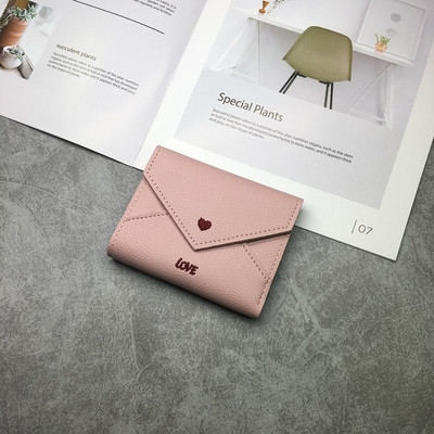 Portofel de dama elegant, cu o aplicatie mini inima si o inscriptionare in doua culori