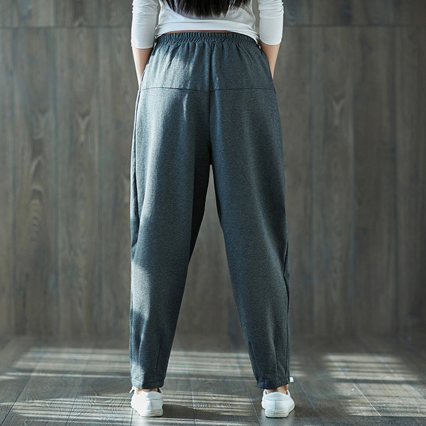 Pantaloni sport de dama moderni cu buzunare