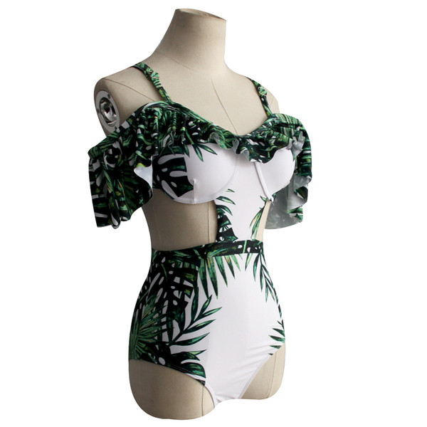 Un costum de baie intreg de dama cu maneca scurta in motiv floral