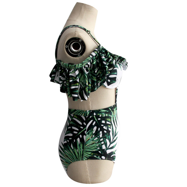 Un costum de baie intreg de dama cu maneca scurta in motiv floral