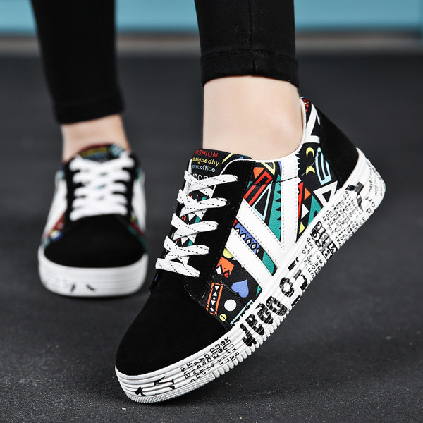 Παιδικά πάνινα παπούτσια για κορίτσια σε επίπεδη σόλα σε διαφορετικά χρώματα και επιγραφή