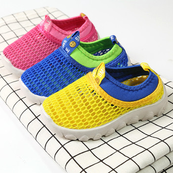 Καλοκαιρινά παπούτσια για κορίτσια και αγόρια σε τρία μοντέλα και σε διαφορετικά χρώματα