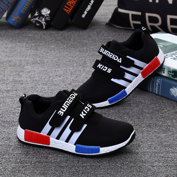 Παιδικά παπούτσια για αγόρια σε διαφορετικά χρώματα