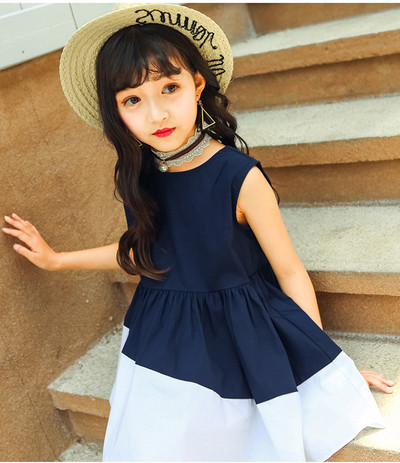 Rochie decupata pentru copii, decorata cu o a doua culoare si o panglica