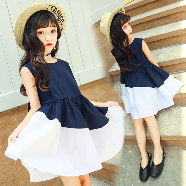 Rochie decupata pentru copii, decorata cu o a doua culoare si o panglica