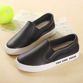 Παιδικά αθλητικά παπούτσια για κορίτσια με λευκό και μαύρο πλέγμα