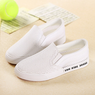 Παιδικά αθλητικά παπούτσια για κορίτσια με λευκό και μαύρο πλέγμα