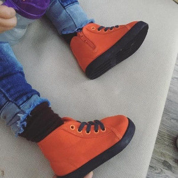 Μοντέρνα παιδικά παπούτσια για αγόρια σε δύο χρώματα με πλαϊνό φερμουάρ