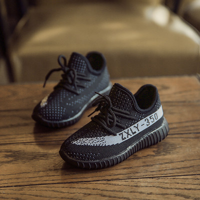 Καθημερινά παιδικά πάνινα παπούτσια σε διάφορα χρώματα με συνδέσμους κατάλληλα για αγόρια και κορίτσια