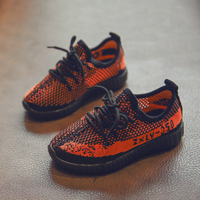 Καθημερινά παιδικά πάνινα παπούτσια σε διάφορα χρώματα με συνδέσμους κατάλληλα για αγόρια και κορίτσια