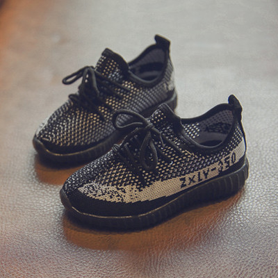 Καθημερινά παιδικά πάνινα παπούτσια σε διάφορα χρώματα με συνδέσμους κατάλληλα για αγόρια και κορίτσια