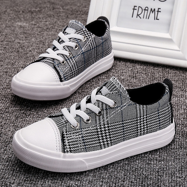 Stílusos gyerek tornacipő fiúknak nyakkendővel